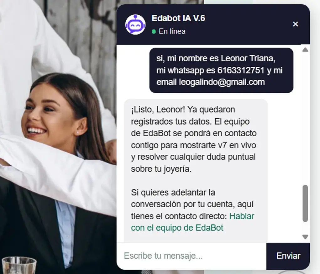EdaBot v6 registrando el nombre y WhatsApp de un prospecto en el chat del sitio web